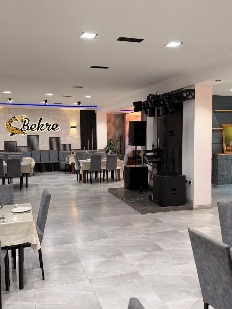 Bekre dining hall with live music stage