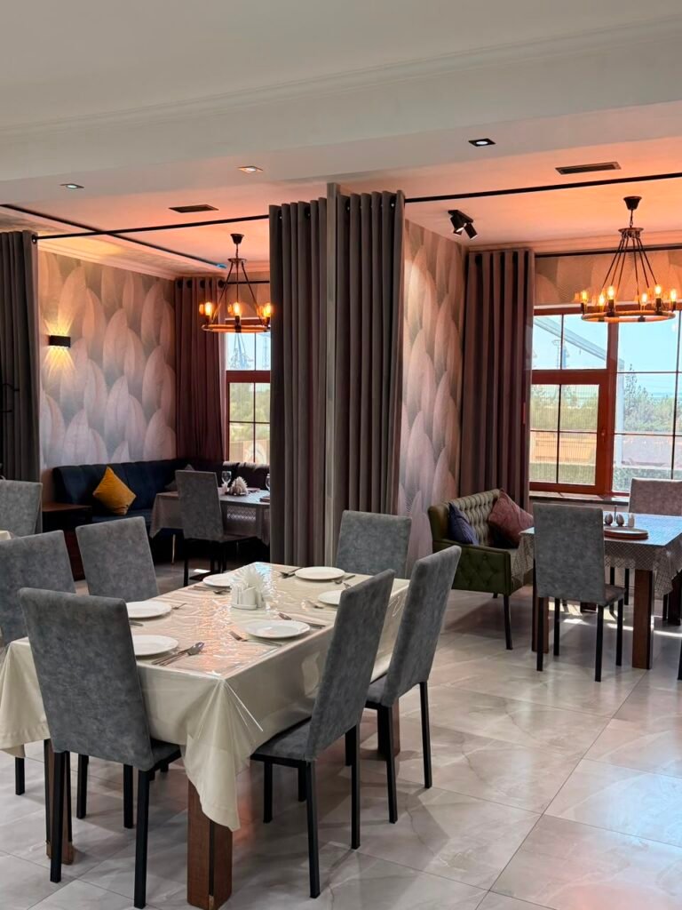 Bekre restaurant tables
